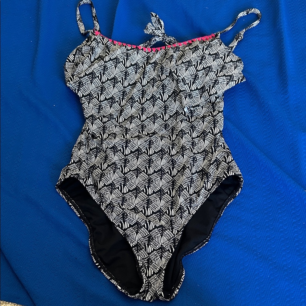 Kenneth Cole Reaction Black and White One Piece Swimsuit